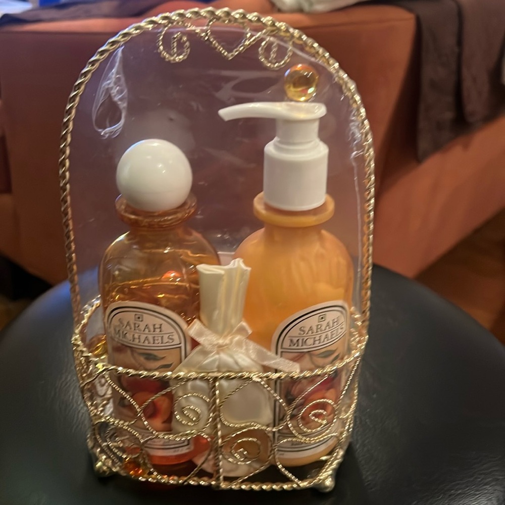 Vintage Sarah Michaels Gift Set Peach